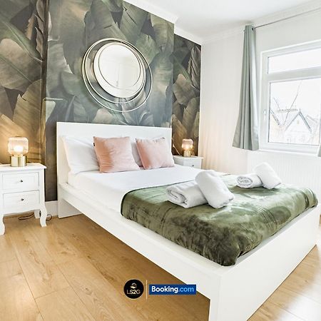 Stunning House By Ls2G Short Lets & Serviced Accommodation Greater London With Free Wifi Extérieur photo
