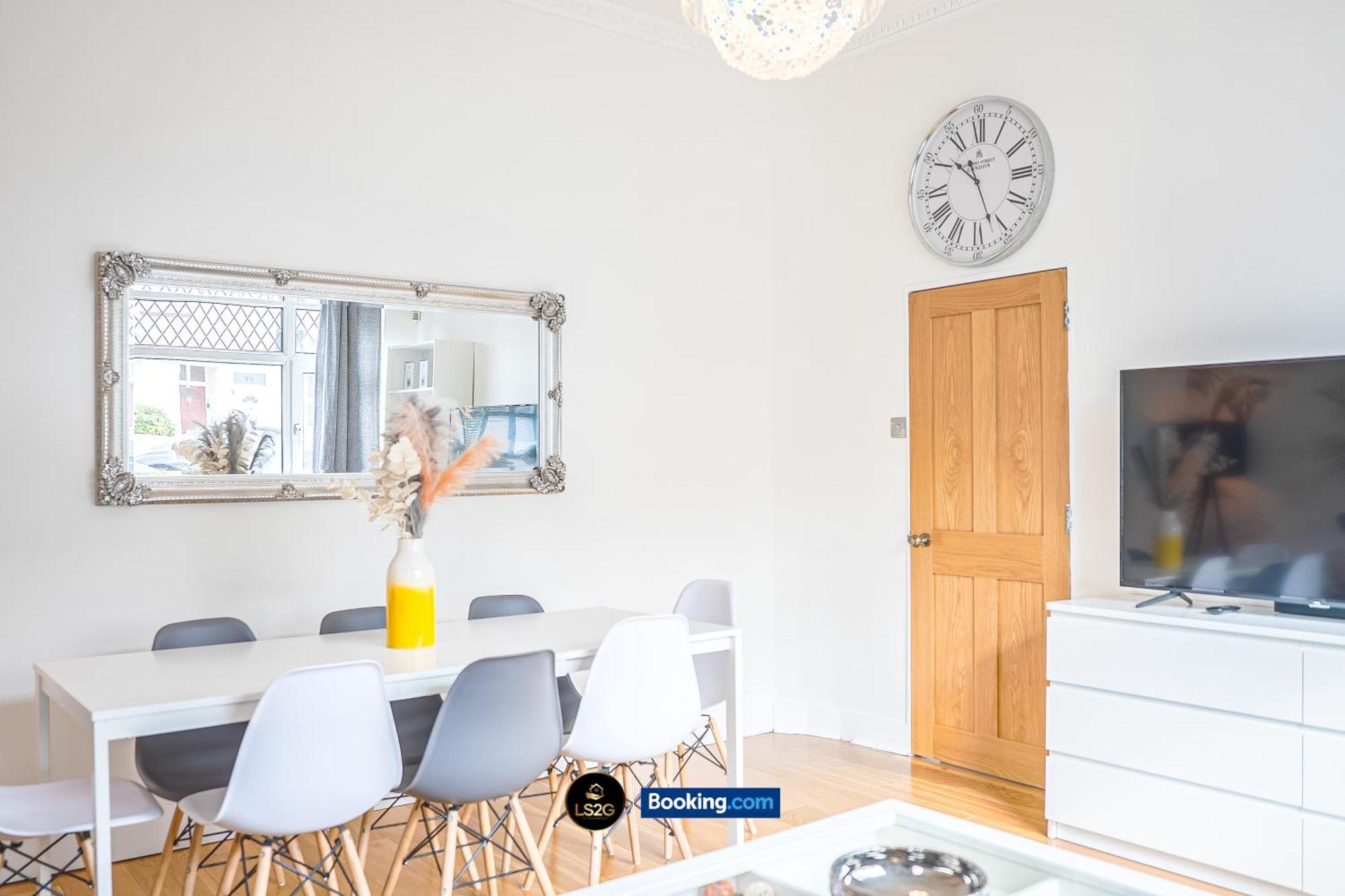 Stunning House By Ls2G Short Lets & Serviced Accommodation Greater London With Free Wifi Extérieur photo