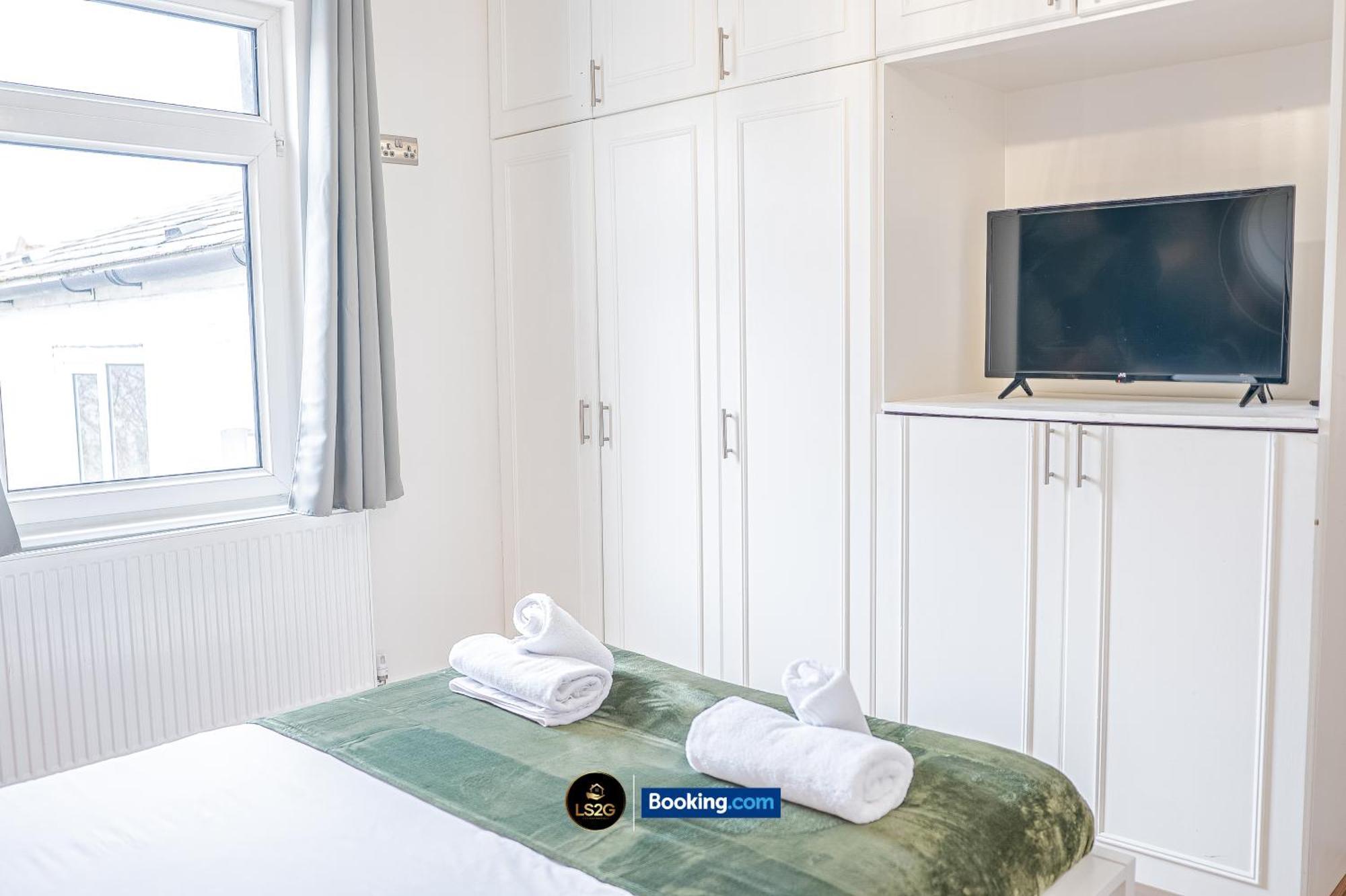 Stunning House By Ls2G Short Lets & Serviced Accommodation Greater London With Free Wifi Extérieur photo