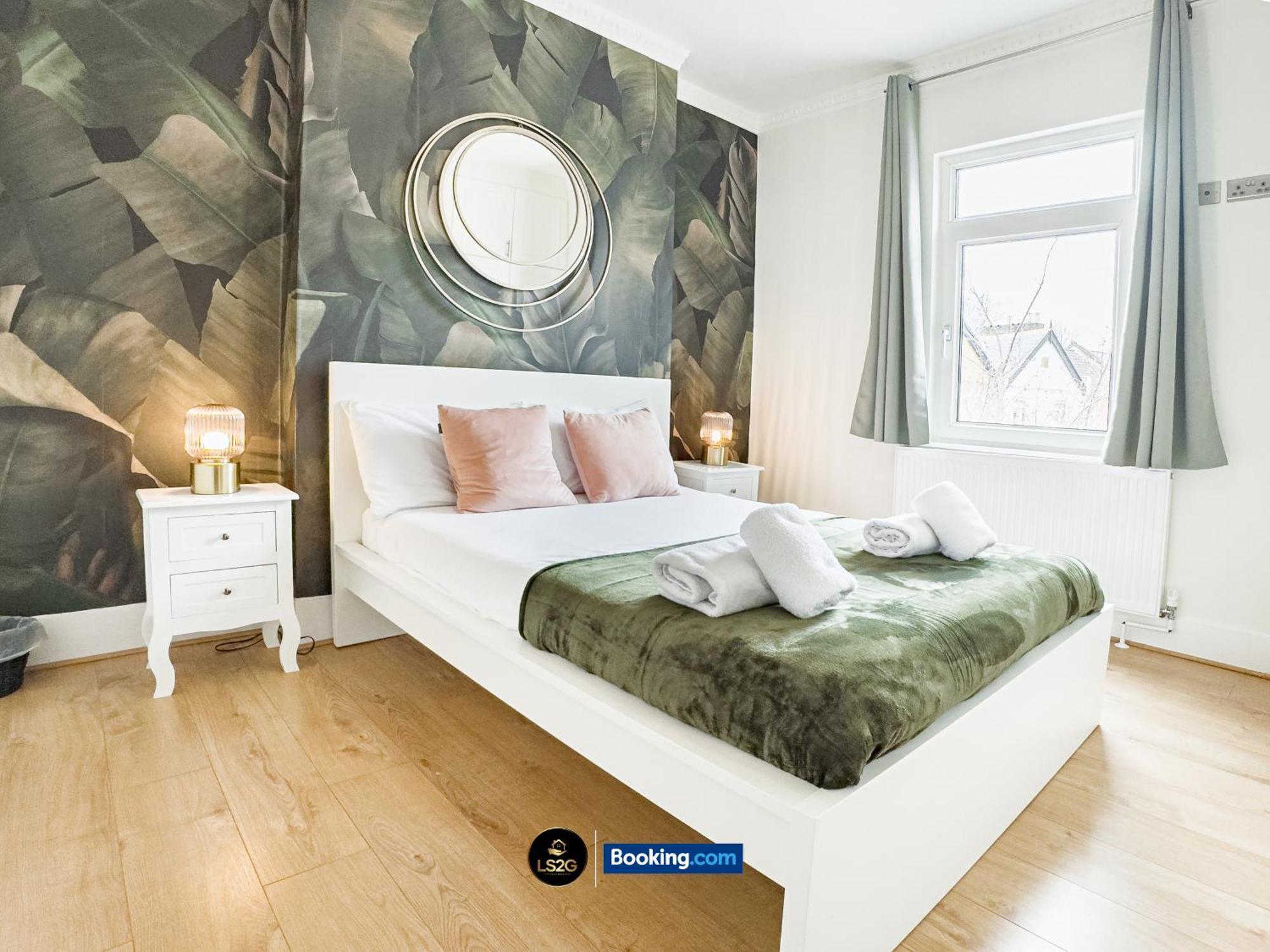 Stunning House By Ls2G Short Lets & Serviced Accommodation Greater London With Free Wifi Extérieur photo
