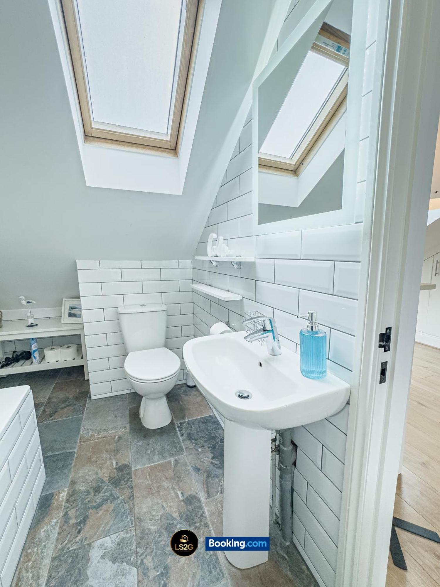 Stunning House By Ls2G Short Lets & Serviced Accommodation Greater London With Free Wifi Extérieur photo