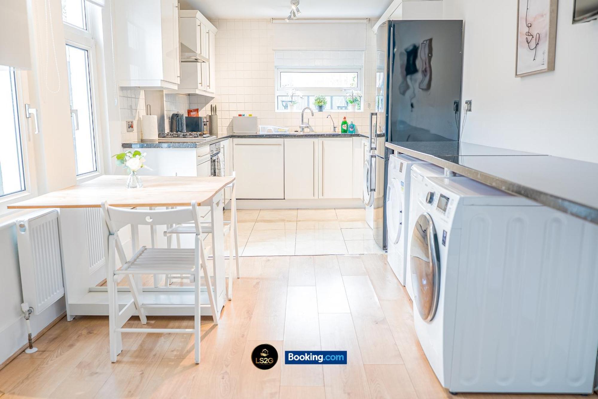 Stunning House By Ls2G Short Lets & Serviced Accommodation Greater London With Free Wifi Extérieur photo