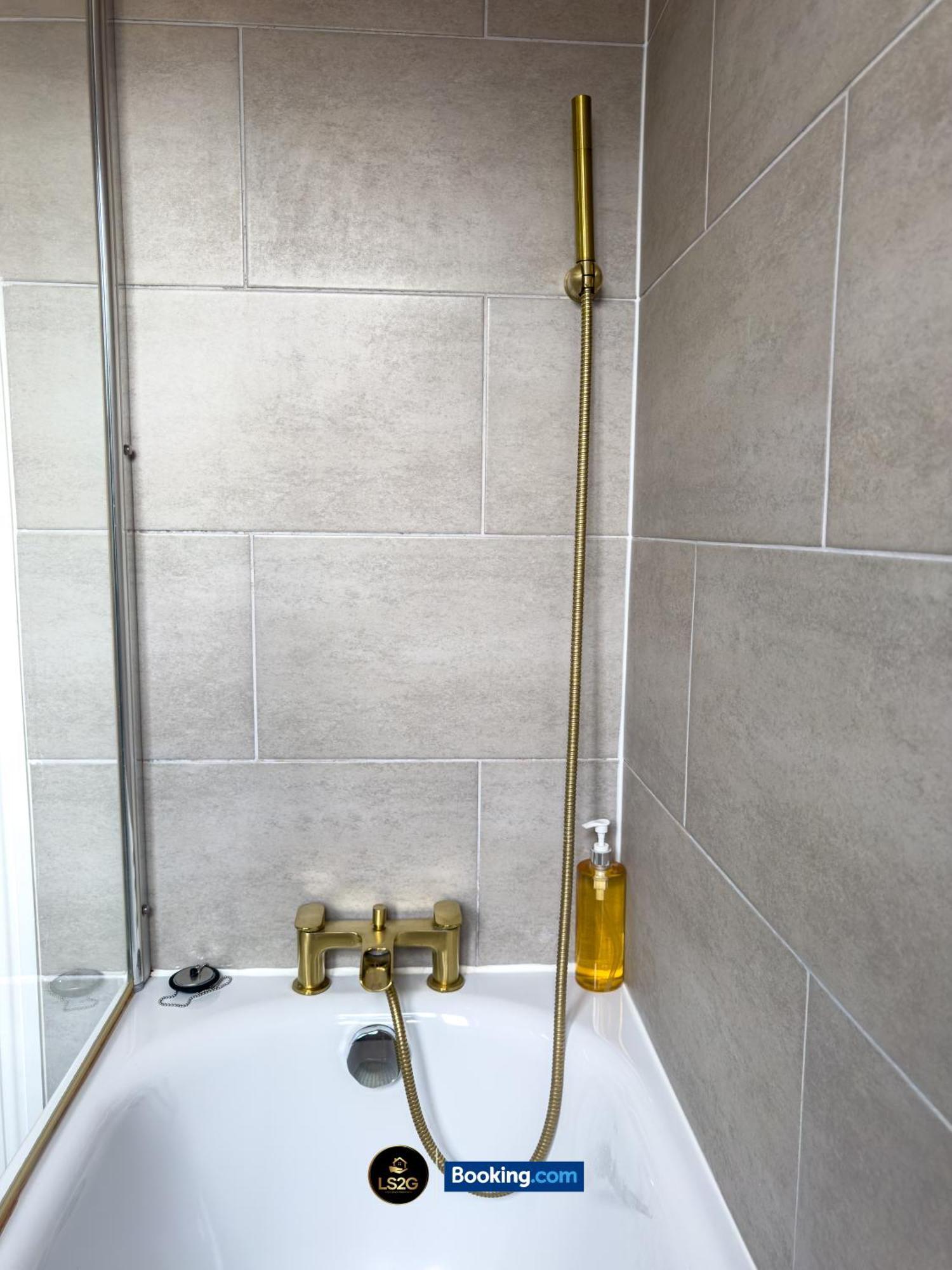 Stunning House By Ls2G Short Lets & Serviced Accommodation Greater London With Free Wifi Extérieur photo
